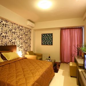 Kamar double standard